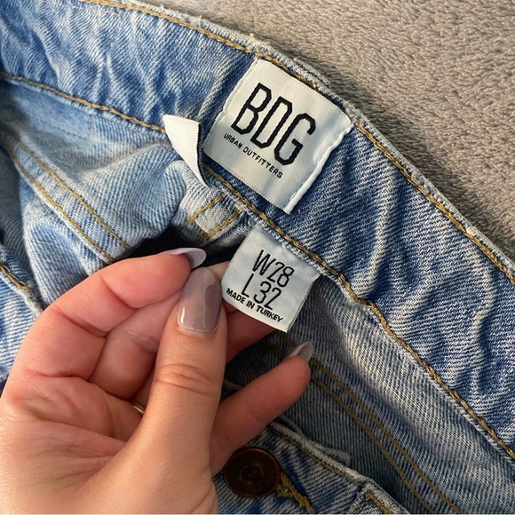 BDG Women’s Distressed Baggy Straight Jeans Light Wash Size 28x32 Skater Grunge - Picture 6 of 9